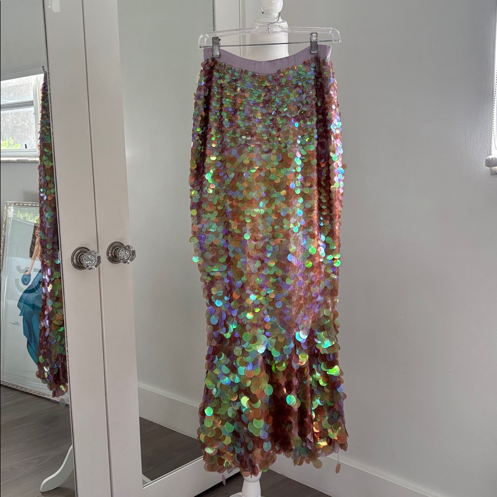 Leg Avenue mermaid skirt 

HALLOWEEN COSTUME